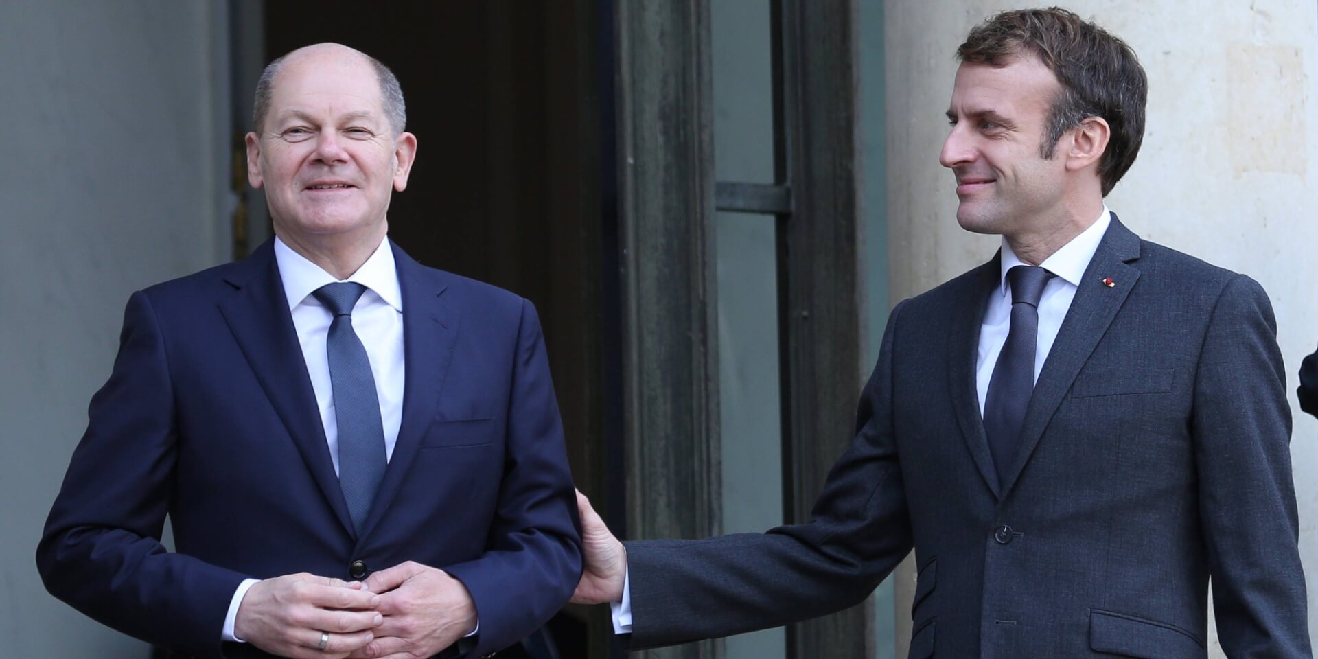 Macron, Scholz Vow to Work Towards Complete Independence From Russian Energy