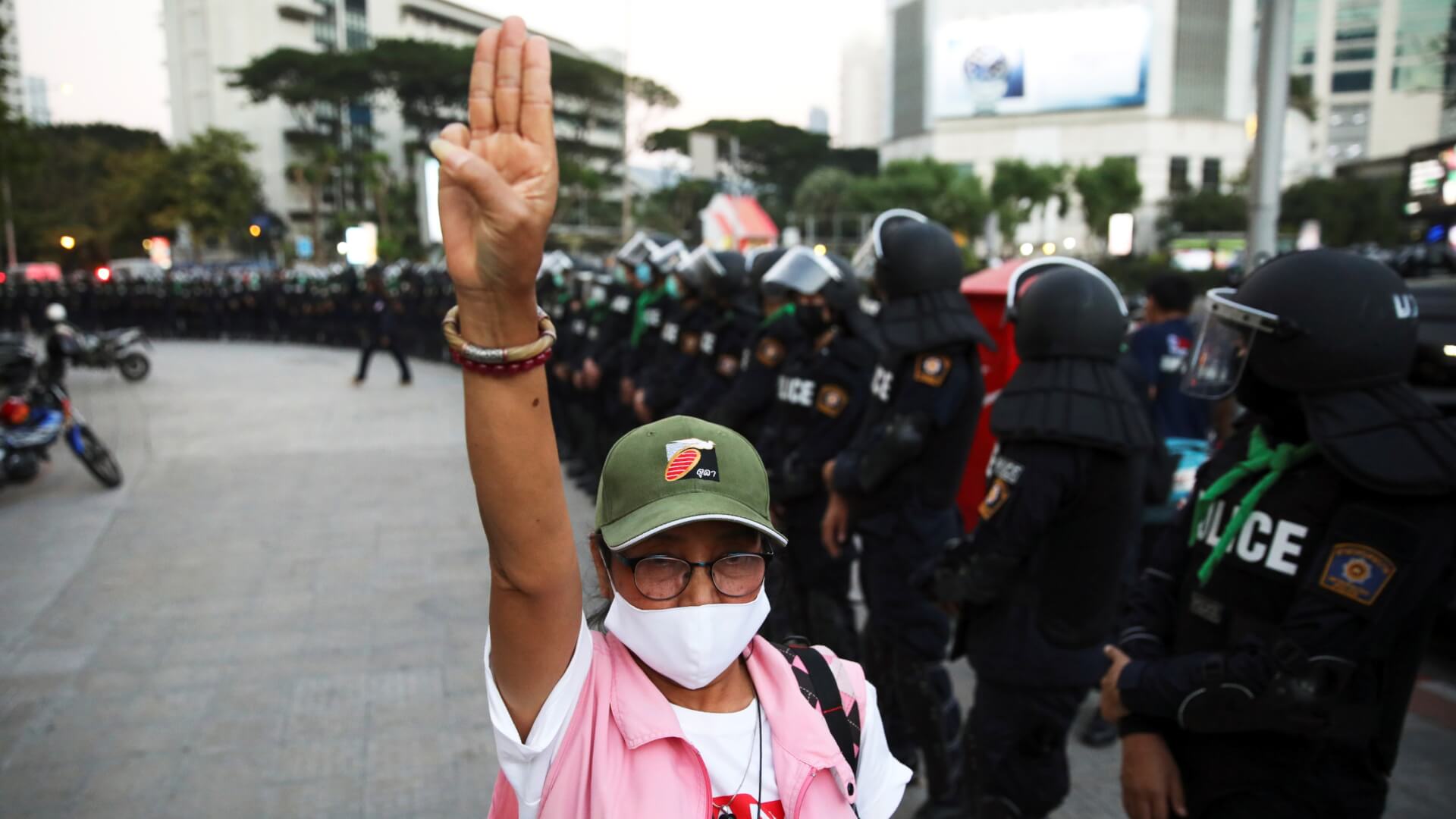 Thousands in Thailand Call on Government to Step Down