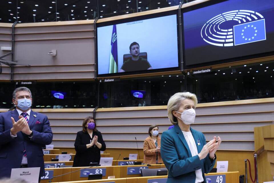 European Parliament Overwhelmingly Votes to Approve Ukraine’s Application to Join EU