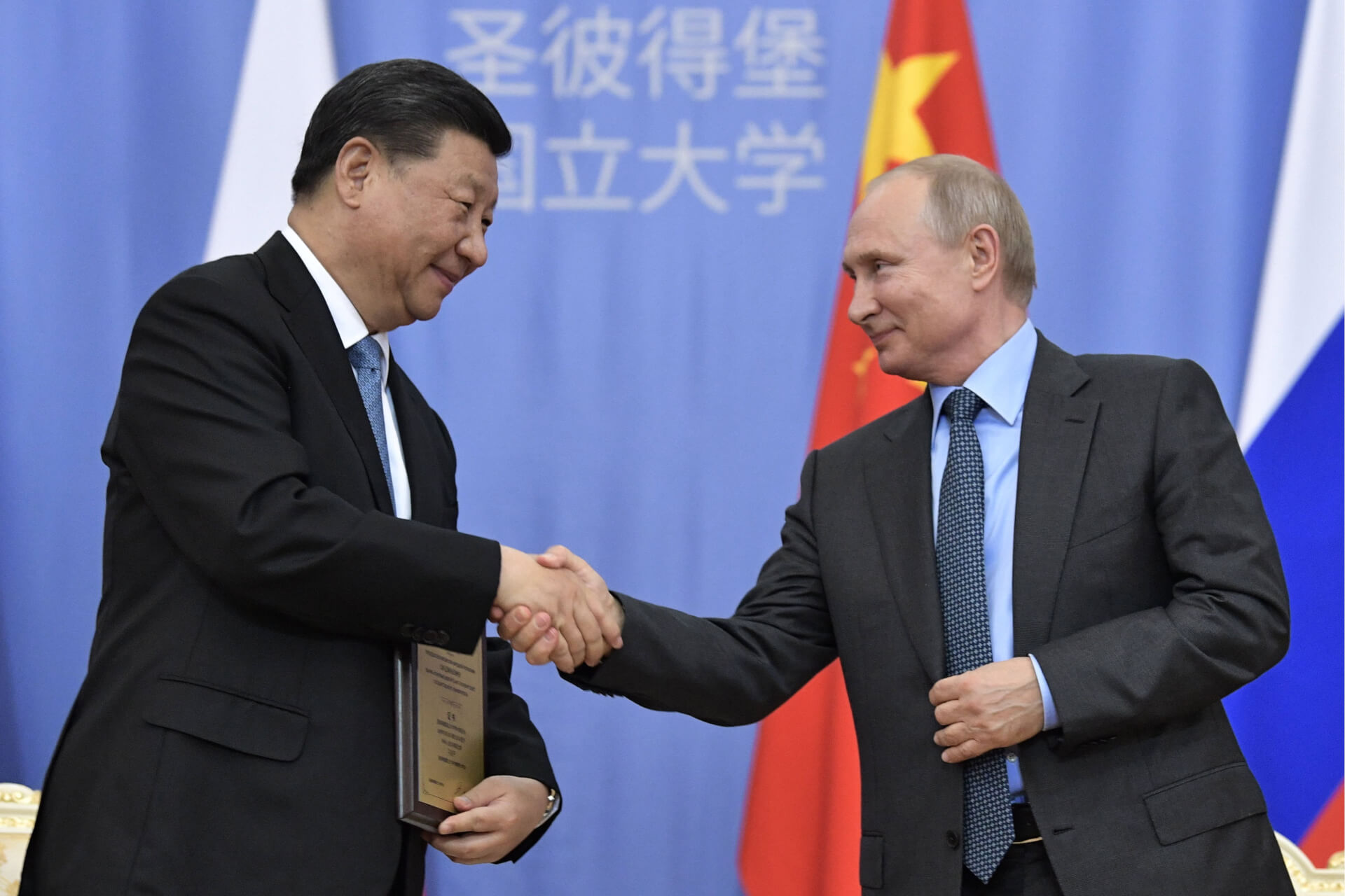 Russia, China Pledge to Oppose “Cold-War Mentality”