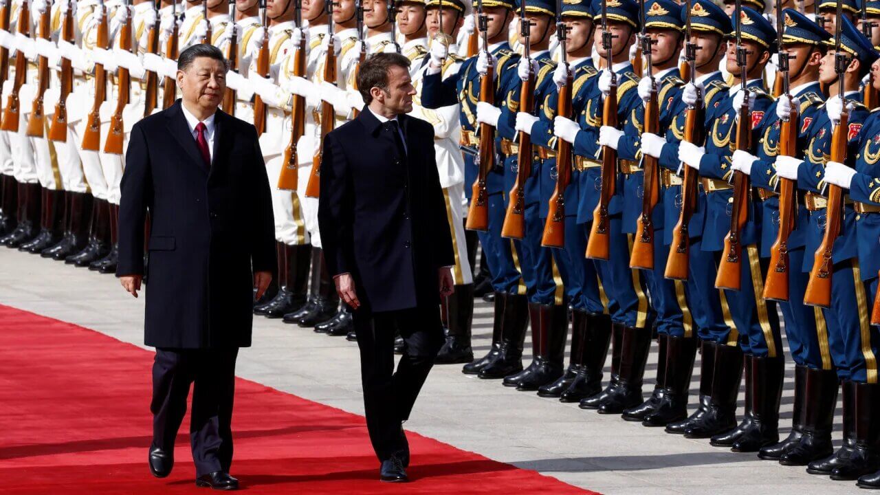 France’s Macron, EU Chief Urge China’s Xi to Mediate Russia-Ukraine War