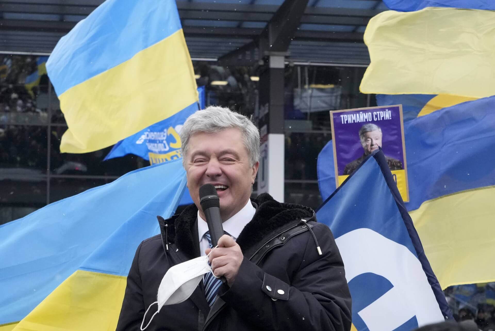 Ukraine’s Former President Poroshenko Returns to Kyiv to Face Treason Charges