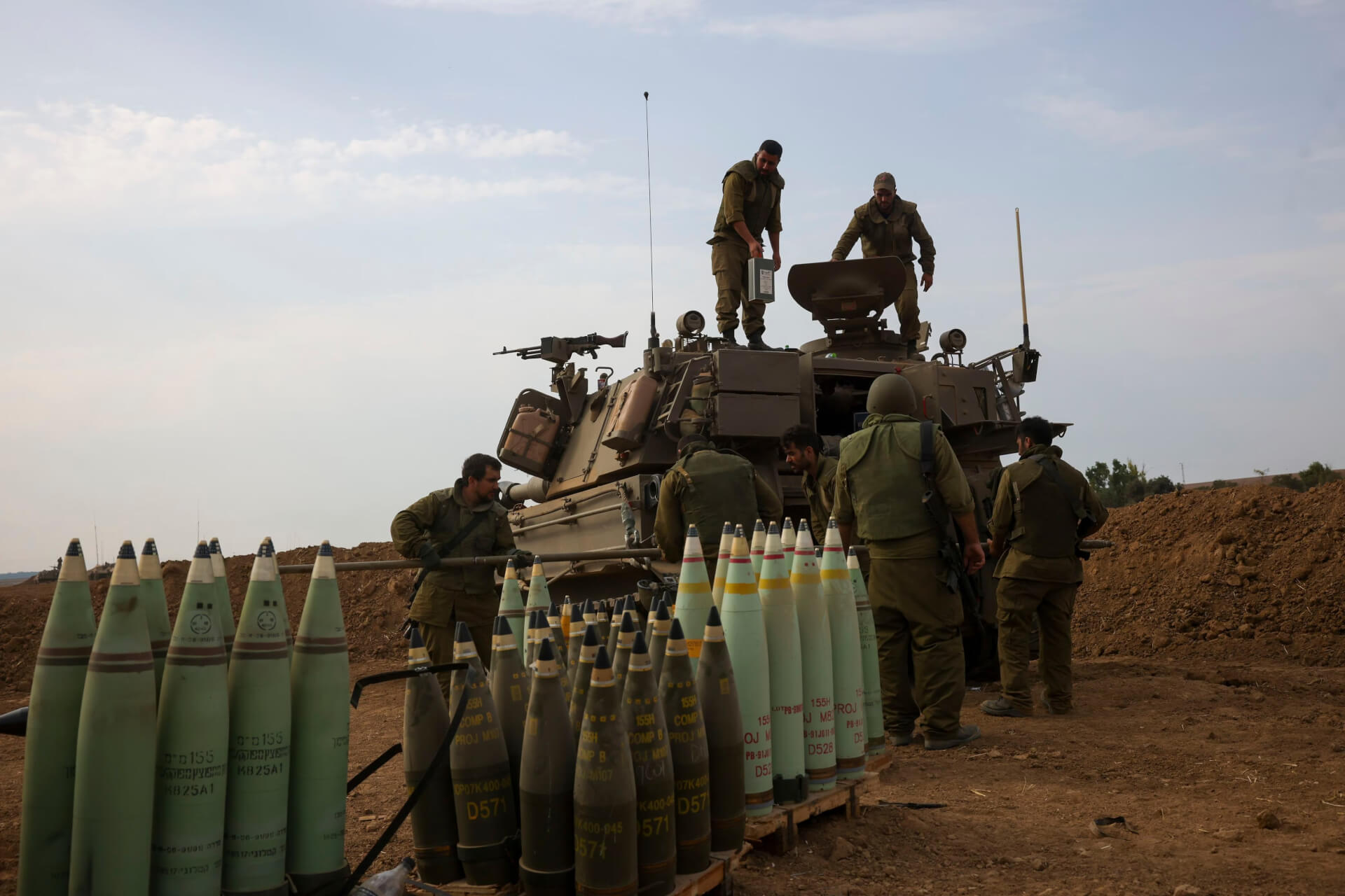 US Army Chief Requests Congress to Ensure Supply of Arms to Israel, Ukraine