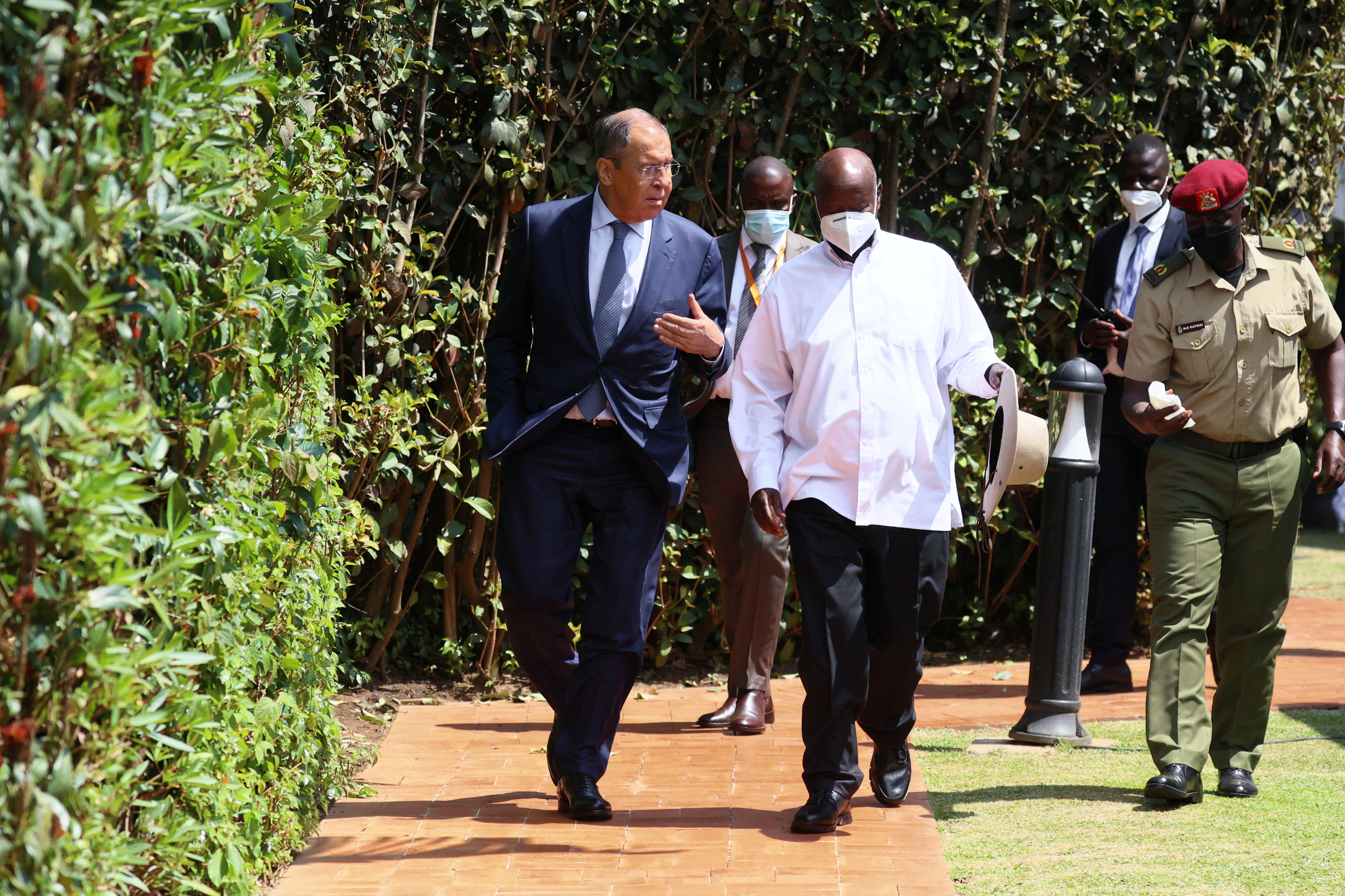 Ugandan President Yoweri Museveni (R) hosted Russian Foreign Minsiter Sergey Lavrov yesterday. He said, “if Russia makes mistakes, we tell them. When they have not made mistakes, we can’t be against them.”