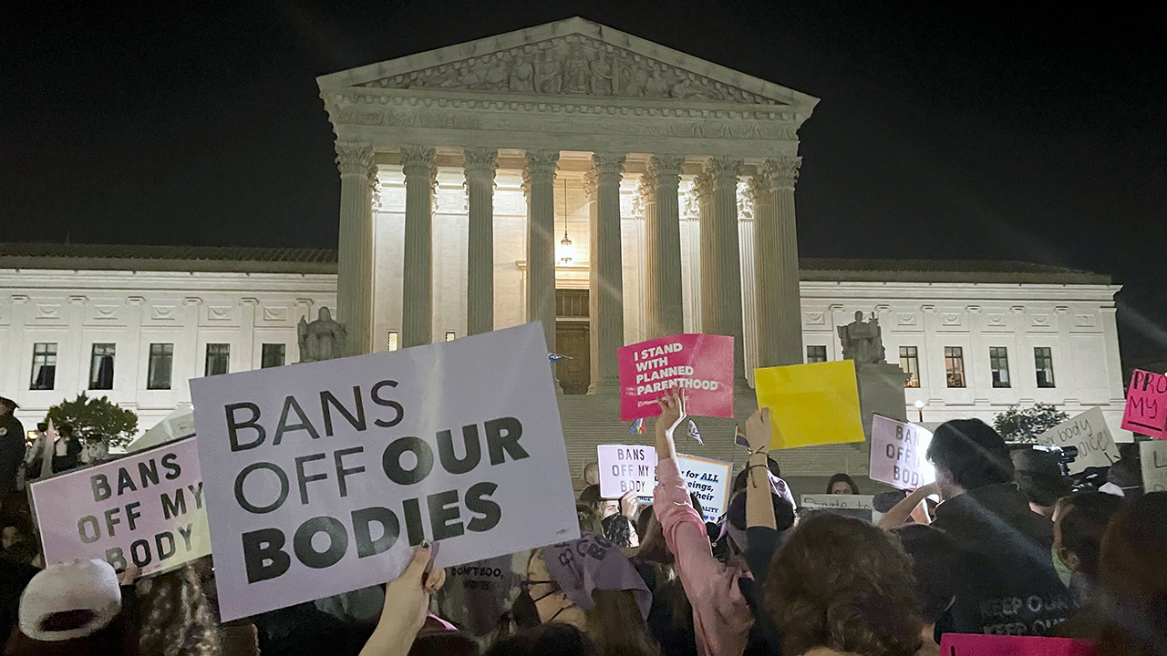 Hundreds of protesters have gathered outside the US Supreme Court in Washington DC following the release of a draft majority opinion that suggest that the Court plans to effectively overturn the right to abortion established in 1973 via the landmark Roe v. Wade ruling. Chief Justice John Roberts has now confirmed that the leaked document is genuine.