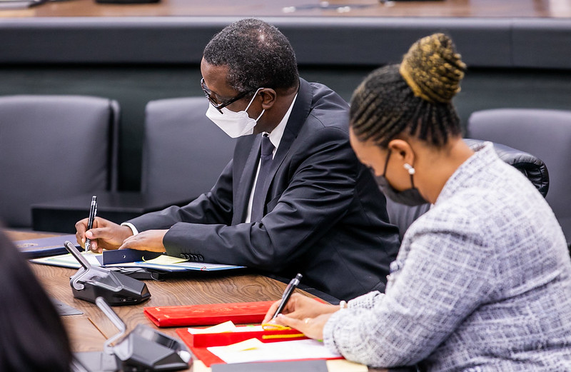 On Monday, the foreign ministers of Rwanda and Guinea-Bissau, Vincent Biruta (L) and Suzi Carla Barbosa, signed three agreements in the fields of economic and trade cooperation, education, tourism, business, and conservation.