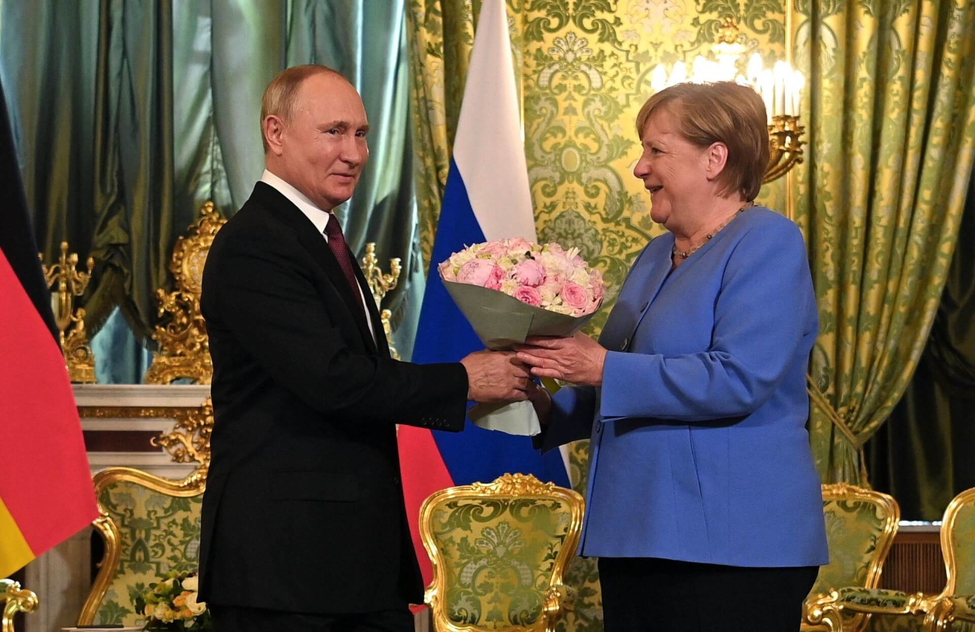 Merkel, Putin Discuss Afghanistan, Navalny At End-Of-Era Meeting