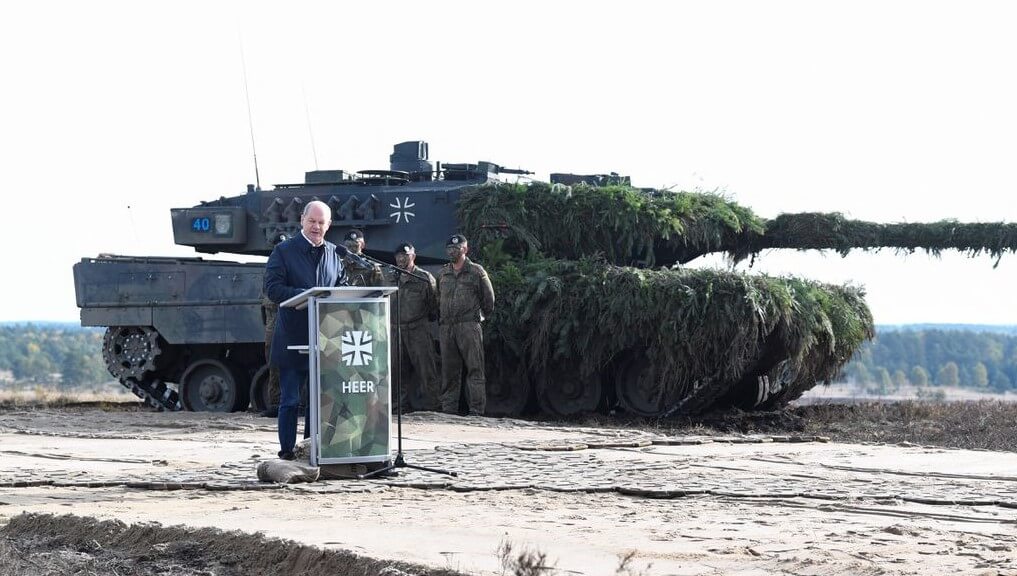 Germany’s Scholz Agrees to Send Leopard 2 Tanks to Ukraine