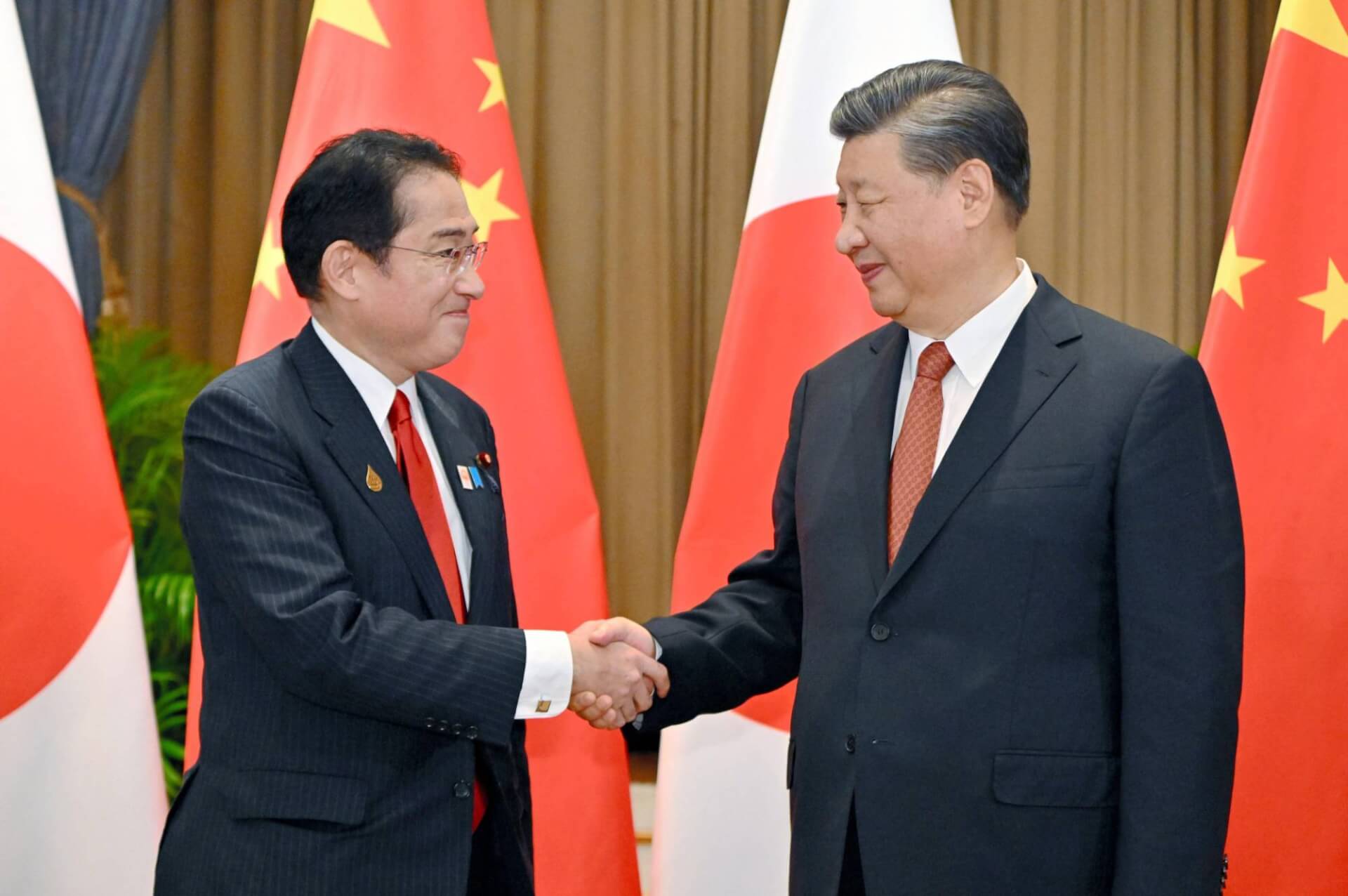 China’s Xi, Japan’s Kishida Discuss Taiwan, Fukushima Concerns in First Face-to-Face Meet in a Year