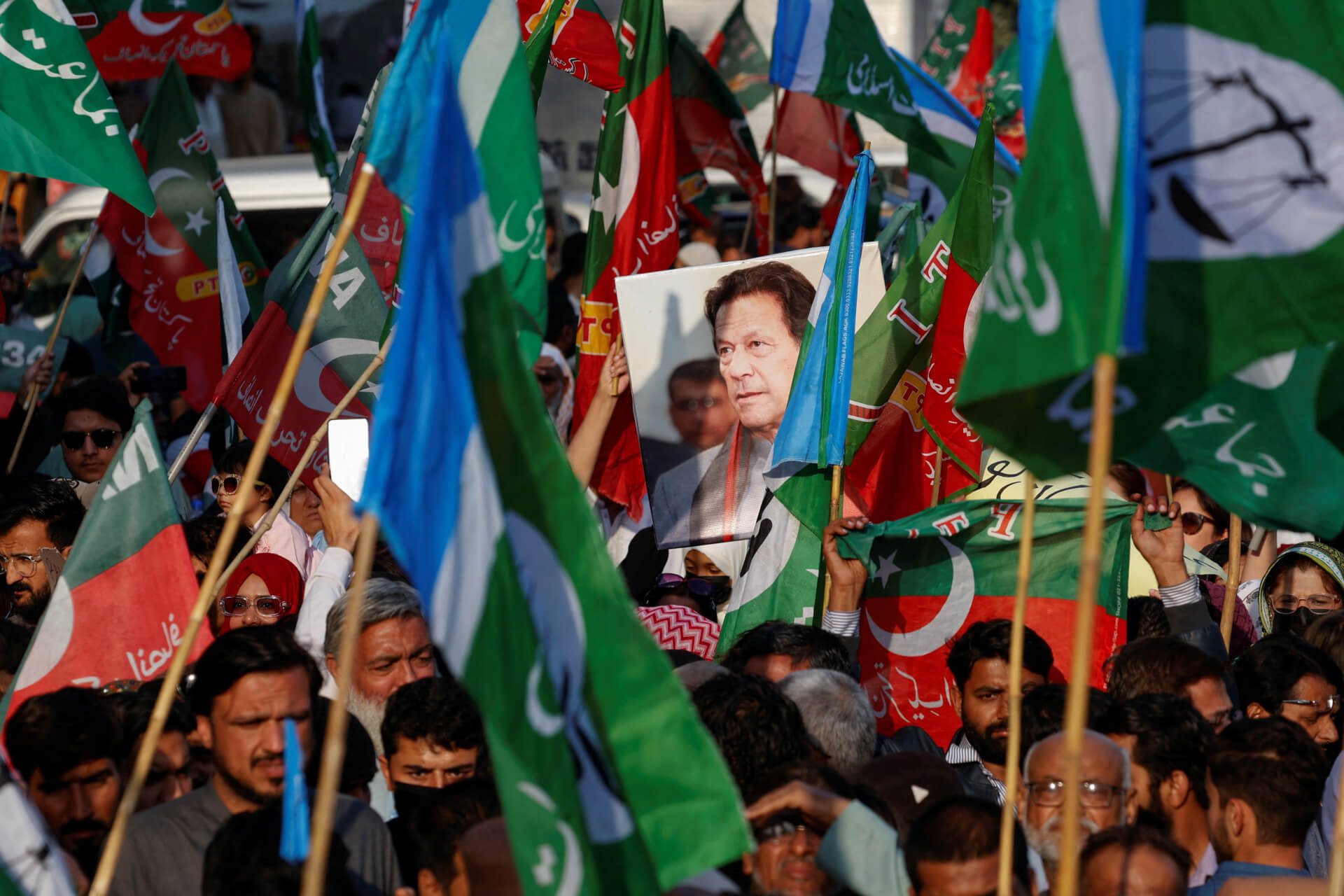 Pakistan: Coalition Efforts Intensify as Imran Khan-Backed Independents Win Majority Votes in Surprising Election Result
