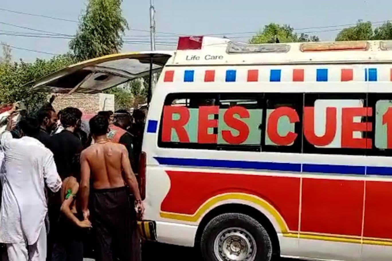 Bomb Explosion at Minority Muslim Community Procession in Pakistan Leaves 3 Dead