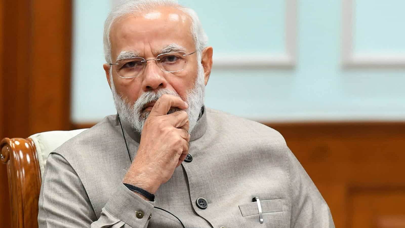 PM Modi Checks States’ COVID-19 Preparedness as India’s Omicron Count Crosses 300