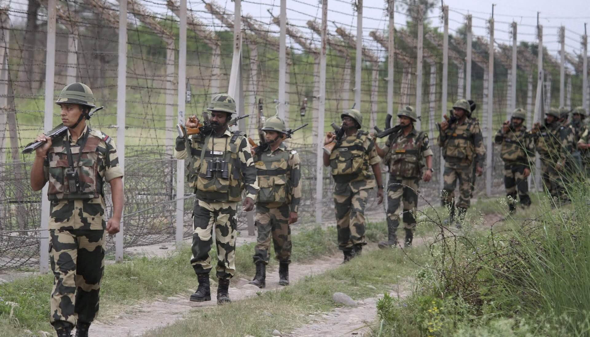 Indian Army Attacks Pakistani Posts Along LoC Following “Unprovoked” Ceasefire Violations