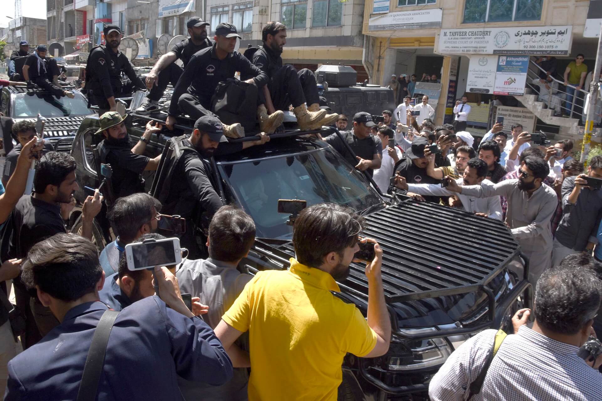 Pakistan: Violent Protests Spread Nationwide After Imran Khan’s Arrest