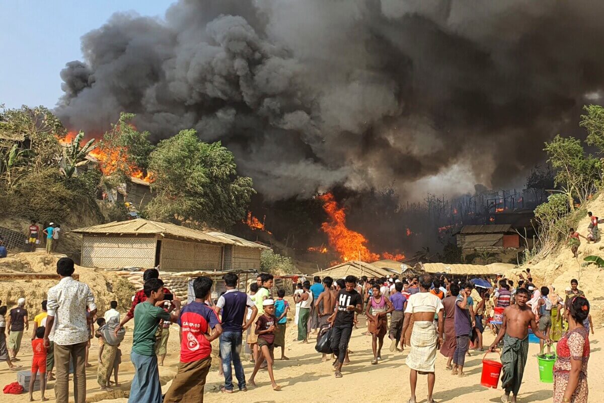 Over 5,000 Rohingya Left Homeless After Fire in Bangladeshi Refugee Camp