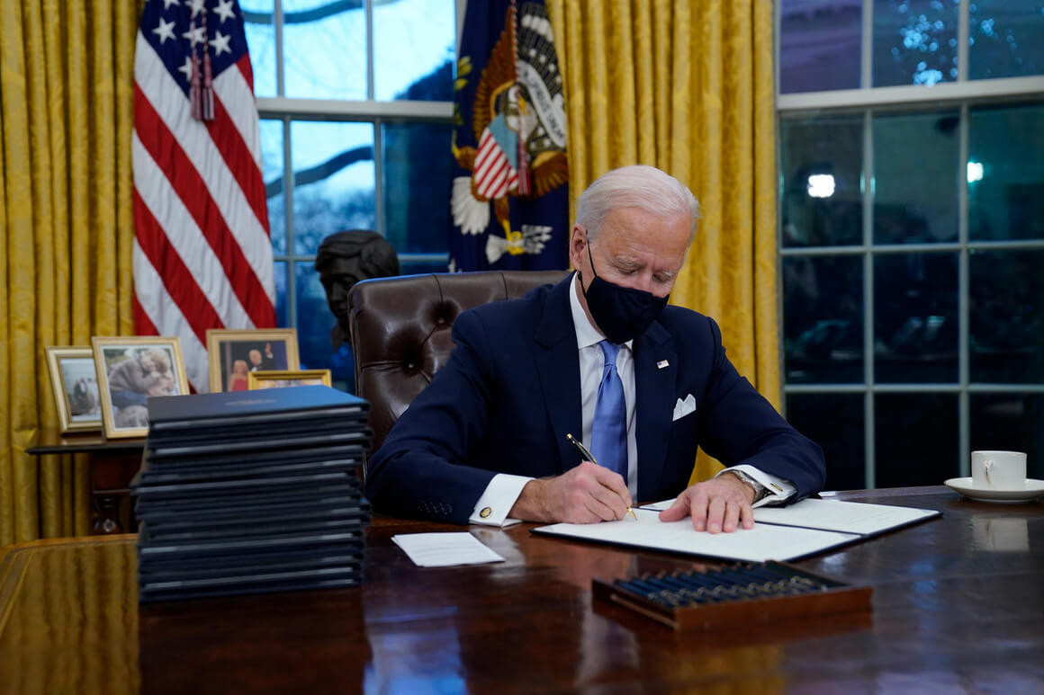Biden Signs 17 Executive Orders on First Day in Office
