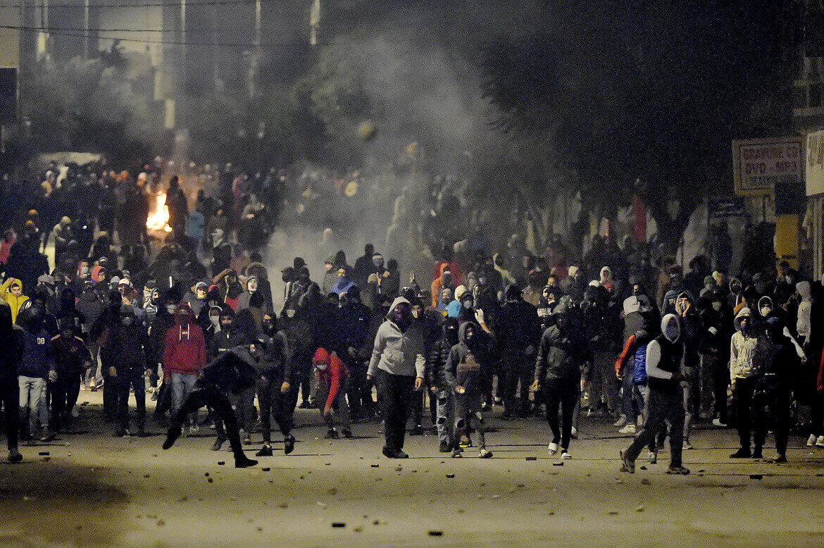 Tunisian Youth Protesters Violently Clash With Security Forces, Over 600 Arrested