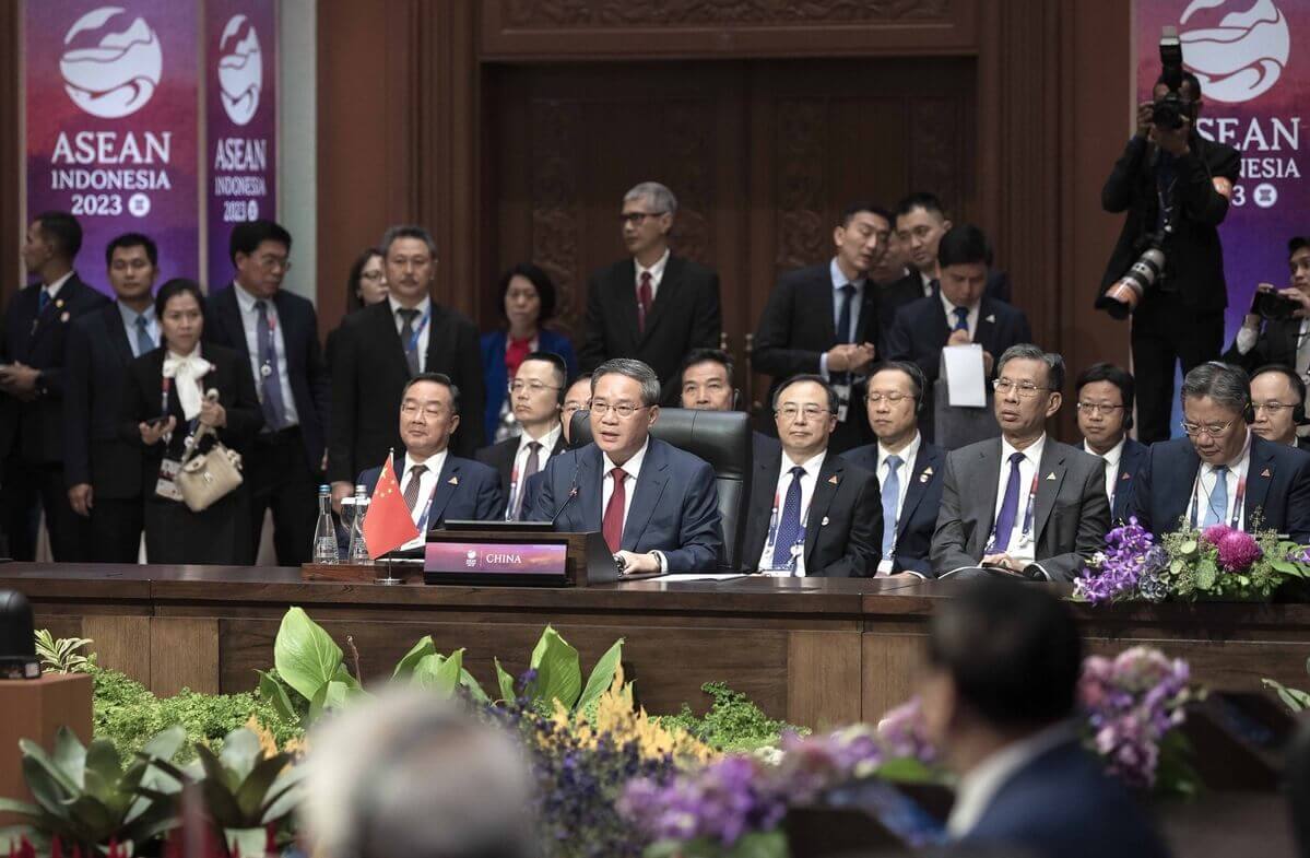 Chinese Premier Warns of “New Cold War” at ASEAN+3 Meet