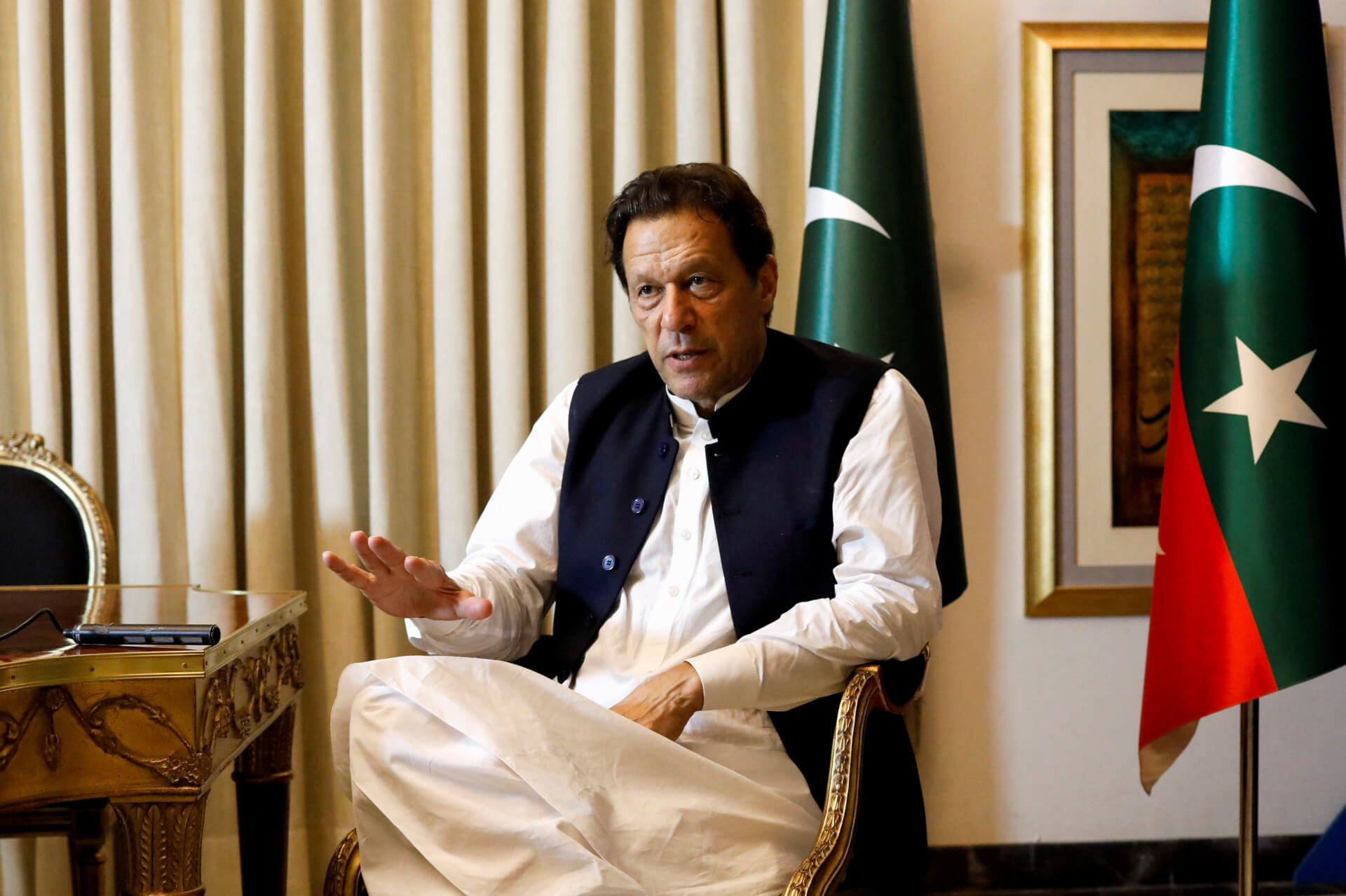 Pakistan’s Election Commission Asks Islamabad Police to Arrest Imran Khan in Contempt Case