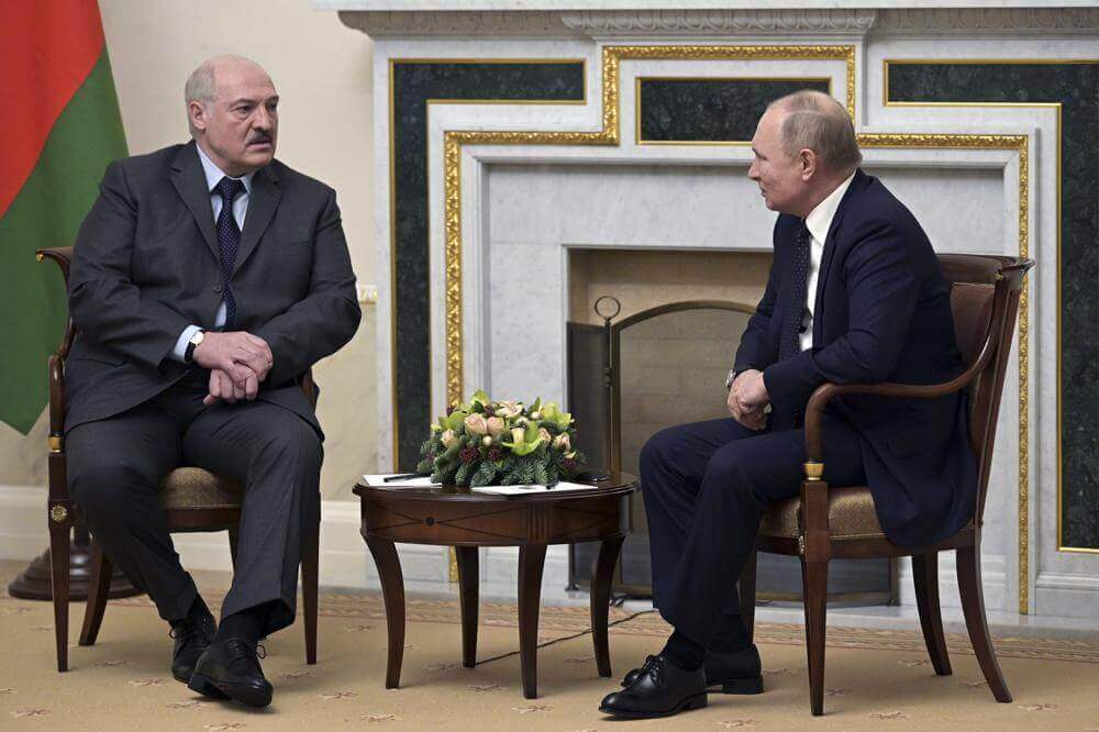 Lukashenko Hails Belarus-Russia Ties in Meeting With Putin as West Intensifies Sanctions