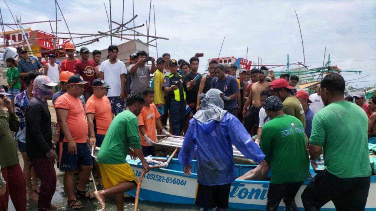 Three Filipino Fishermen Killed in Clash with Oil Tanker in South China Sea