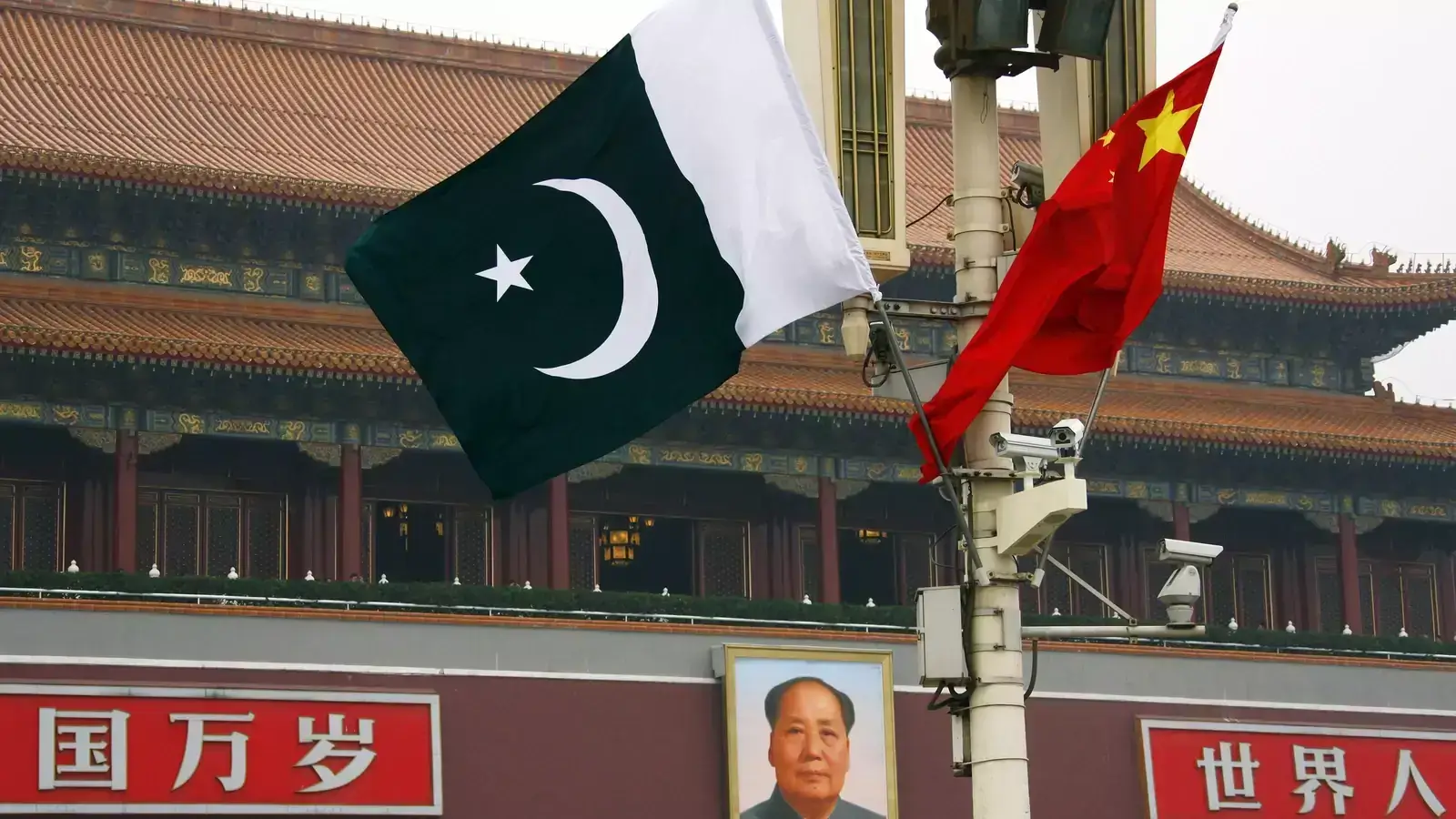 China Extends Deadline for $2 Billion Debt as Pakistan Struggles with Repayments