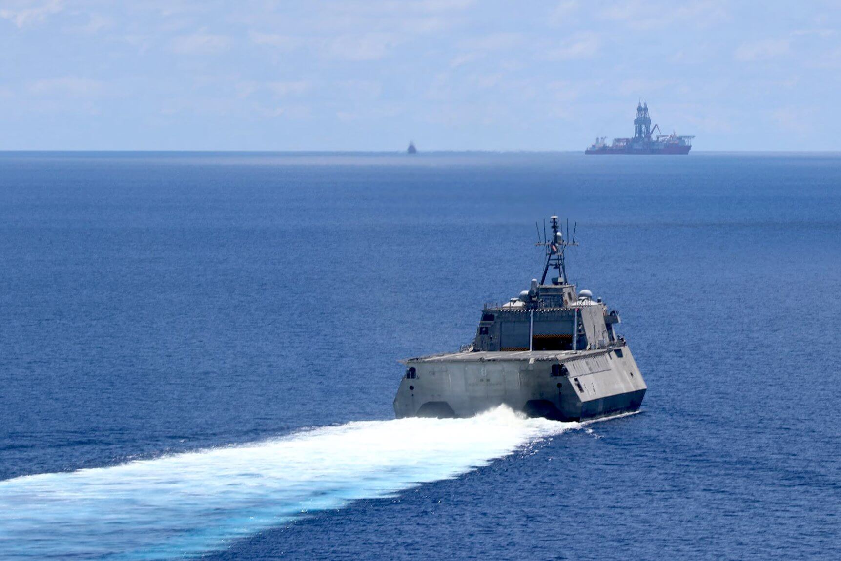China’s Military Drives Away US Warship in South China Sea