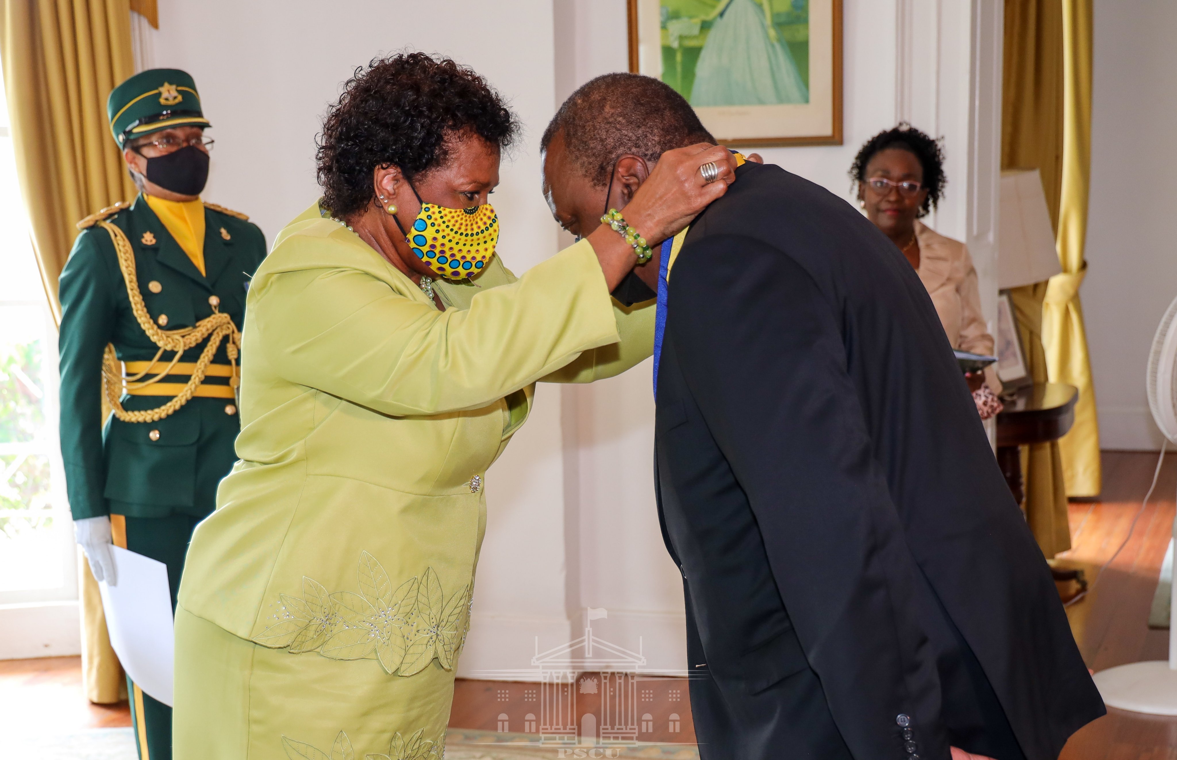 Uhuru Kenyatta (R) hosted his Barbadian counterpart Sandra Mason in Nairobi, wherein the pair discussed increasing connectivity to boost trade and people-to-people ties.