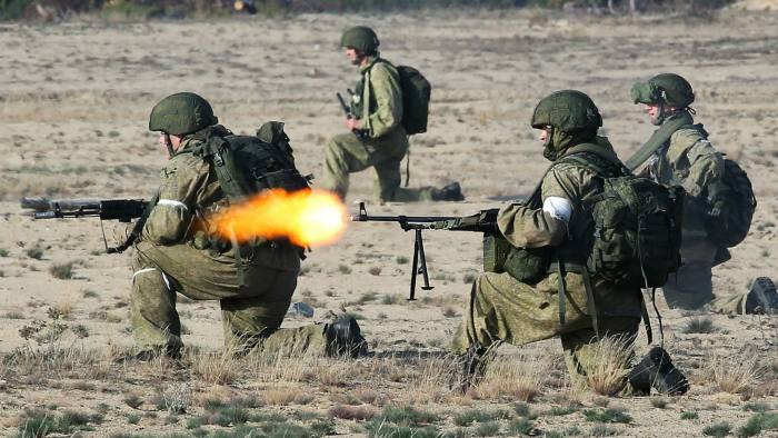Russian and Belarusian troops participate in military drills near the Belarusian village of Muchavec in 2019