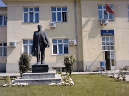 Uka Bytyqi’s statue at Suhareka municipality office