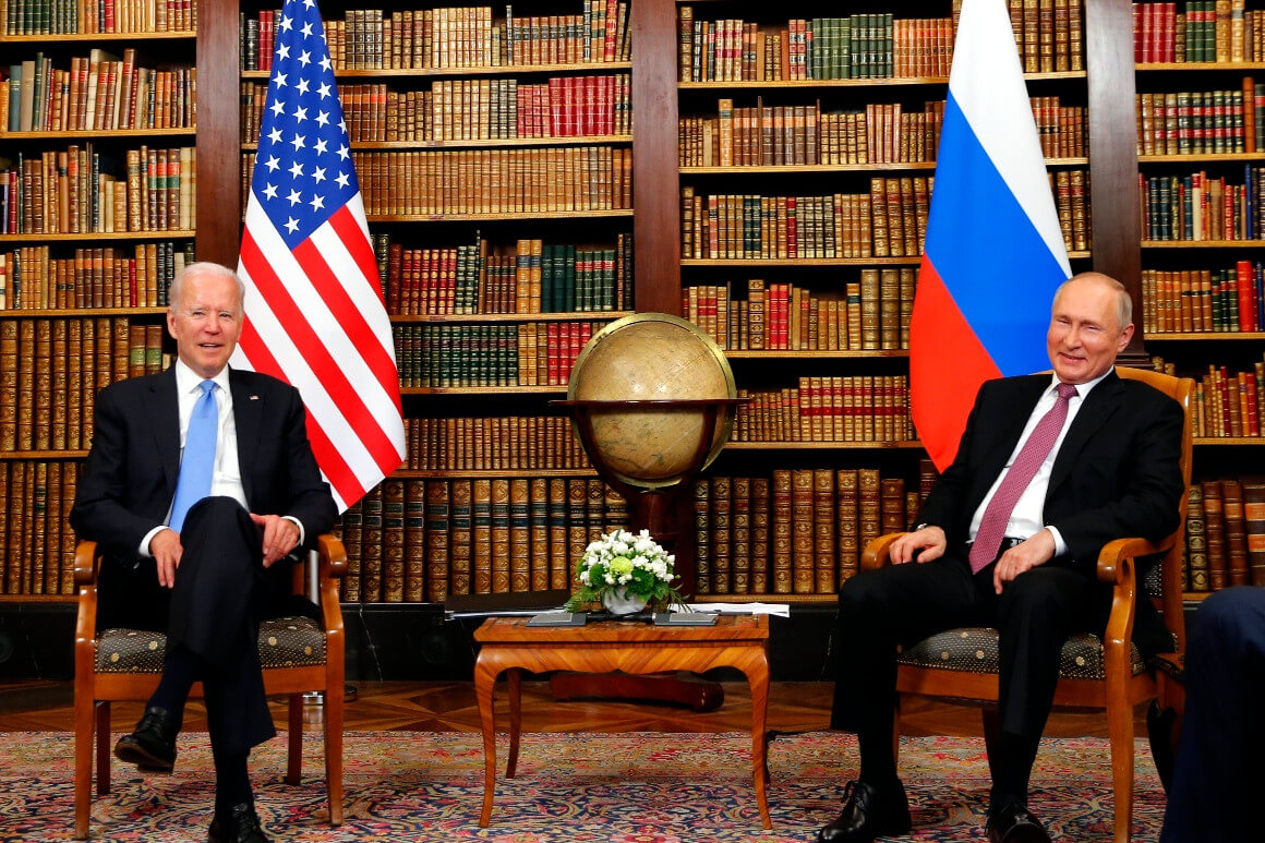 US President Joe Biden (L) with Russian President Vladimir Putin. 